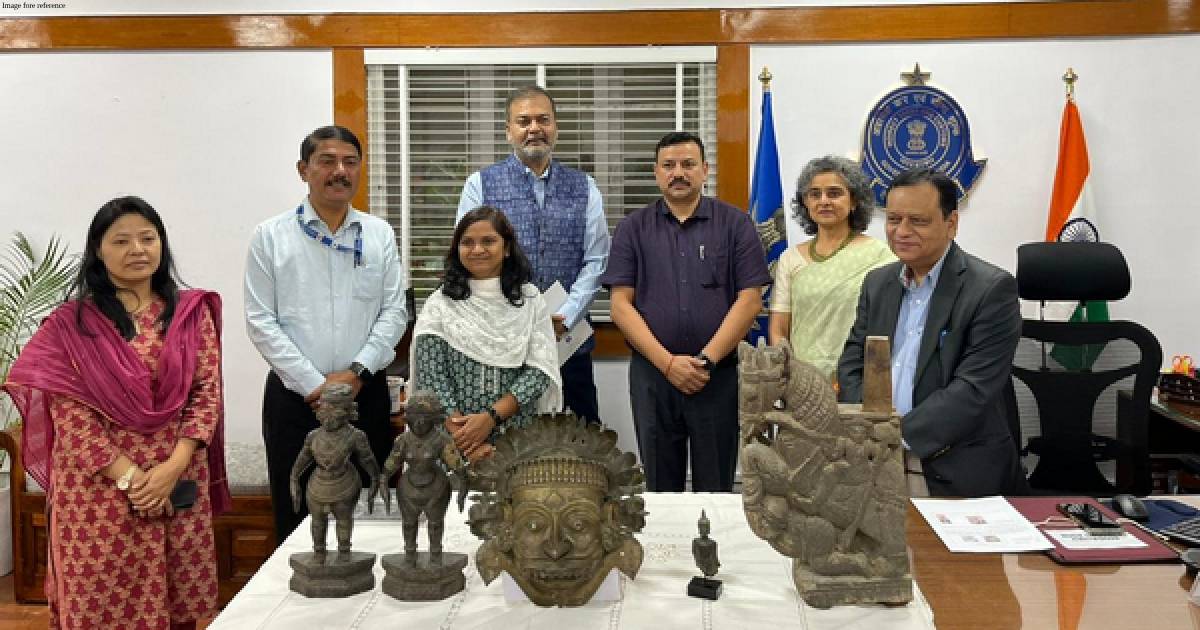 Karnataka: Customs Dept hands over seized antiques to Archaeological Survey of India